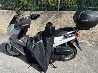 scooter 125 mbk ocito (yamaha nmax) – 3 190 km – excellent état – équipé (top case, manchons, jupe)