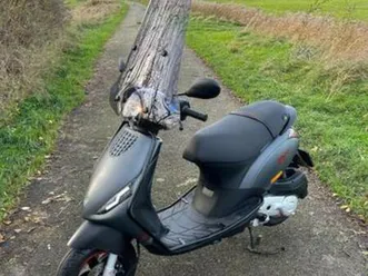 piaggio zip s titanio scooter 2022 - 4500km — scooters | piaggio — marktplaats