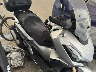 honda adv 350 bauletto e parabrezza