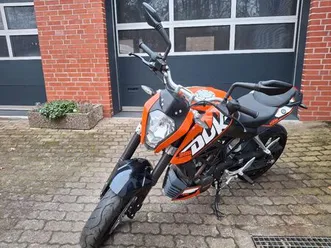 ktm 200 duke/ orange-schwarz/ akrapovic
