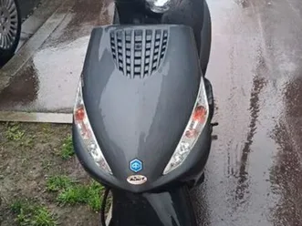scooter piaggio zip
