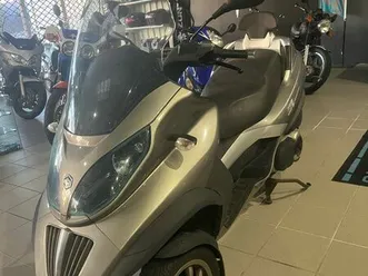 piaggio mp3 400