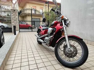 honda shadow 600 rosso