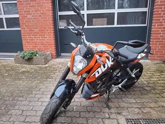ktm 200 duke/ orange-schwarz/ akrapovic
