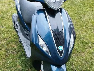 piaggio fly 50 4t roller in der farbe midnight blue