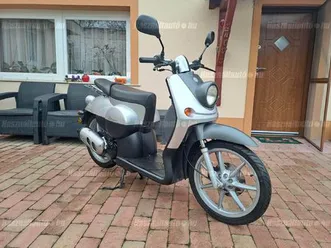 mo.-i. 5900 km! mint az új!