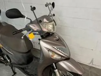 scooter suzuki sixteen 150