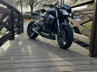 triumph street triple rs