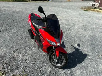 scooter aprilia 50 sxr