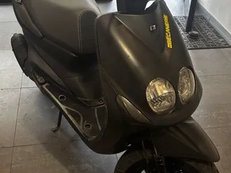 neos yamaha scooter