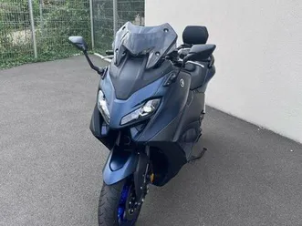 yamaha tmax 560 bleu et noir