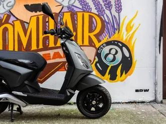 piaggio 1 electric scooter