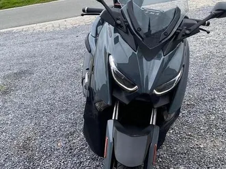 ② yamaha xmax 300 tech max 2022