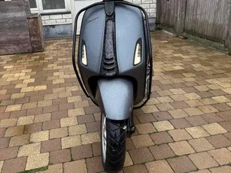 ② vespa sprint 50 cc