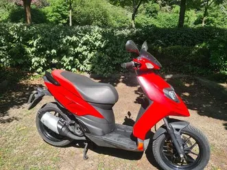 aprilia sr motard 50 2temps (identique piaggio typhoon)