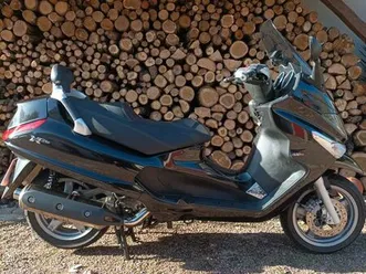 piaggio 400 x evo ■très bon état général ■entretien à jour ■aucun frais à prévoir ■contrôle technique ok■n'hésitez pas pour plus de renseignements me joindre pa