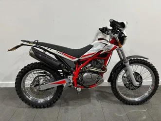 2023 beta azp 200, 500 miles michelin tyres and mousses disc guard, heated grips