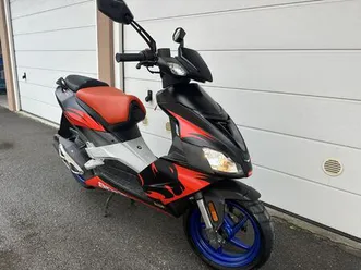 aprilia sr 50 r, 2009 god.