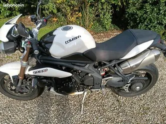 triumph speed triple 1050