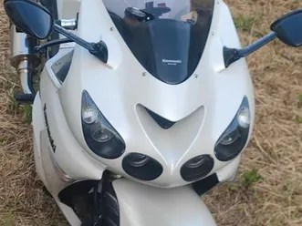 très belle kawasaki 1400 zzr