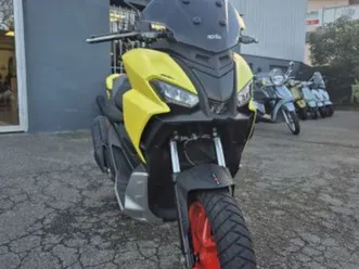 aprilia sr 125 gt 2023 125 cm3 | scooter | 2 000 km | jaune | 64200 biarritz