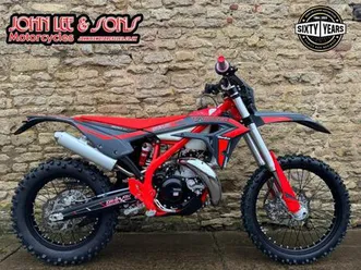 beta x-trainer 300 cc, 2025 model, road registered, 39 hours, immaculate