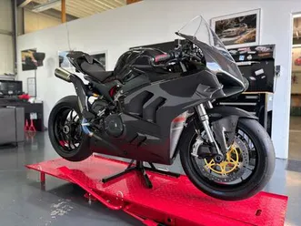 ducati panigale v4 vollcarbon racebike