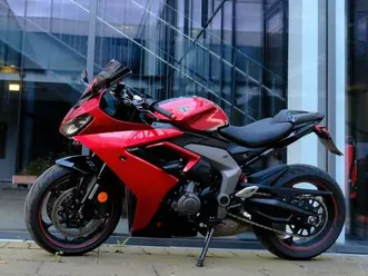triumph daytona 660 mit vollausstattung f. 2000€