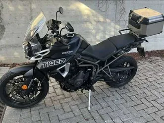 triumph tiger 800 xrx nero