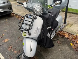 piaggio vespa gts 125 supertech scooter petrol cvt euro 5 (14 ps) 125 cc