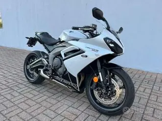 triumph daytona 660 triumph