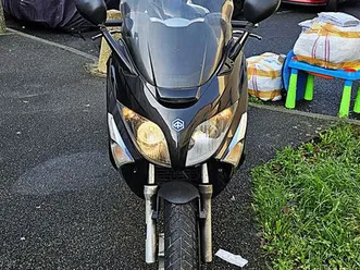 scooter piaggio xevo | casque + câble antivol offert ?