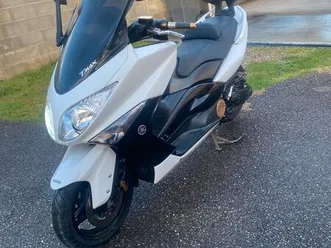 yamaha tmax 2011 – 60 000 km – très bon état – ct ok