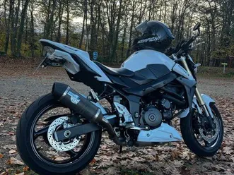 suzuki gsr750