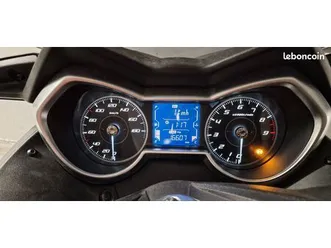 scooter xmax 400 tech