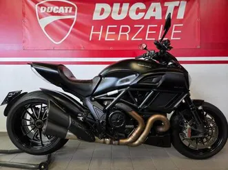 ② diavel 1200 dark