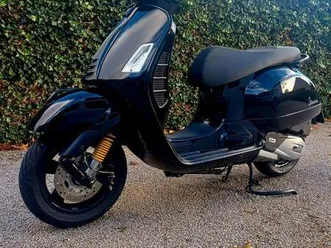 ② gts 125 supertech volledig zwarte trim en in ware nieuwstaat