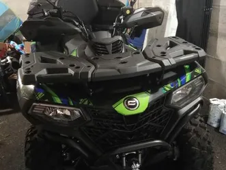 quad cfmoto cforce t3 long état neuf, fonctionne parfaitement,250km, garenti 5 ans,model 2025, 1er mains, optionné d'un grand top case et d'un kit déco,prix fer