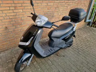 peugeot vivacity roller.