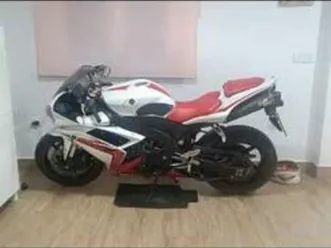 yamaha - r1