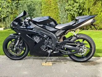 yamaha yzf-r1 in schwarz/black