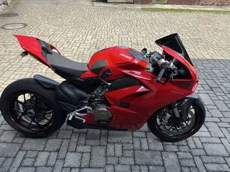 ducati panigale v4 (mit viel zubehör)