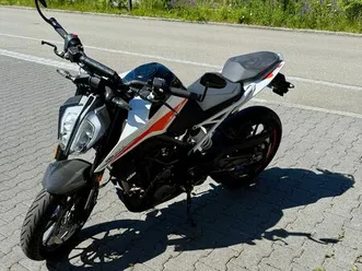 ktm duke 390, jg 2022, top zustand, wenig kilometer!