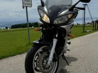 yamaha fzs 600