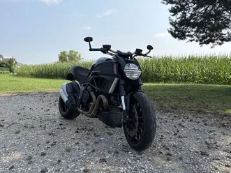 ducati diavel, schwarz, jg 2011, mit zubehör zu verkaufen!