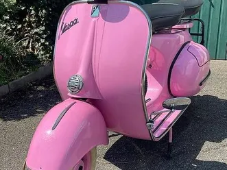 knutschkugel: liebhaber-vespa 1959 mit einzigartiger farbe