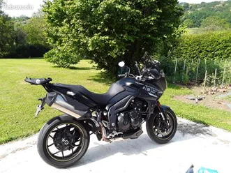 moto triumph tiger 1050