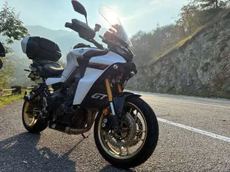 yamaha tracer 9 gt bianco