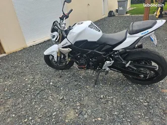 suzuki gsr 750