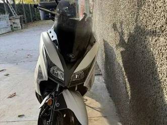 kymco x-town 300i bianco